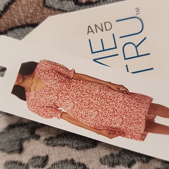 Time and Tru Leopard Wrap Dress Sz L NWT - Picture 3 of 7